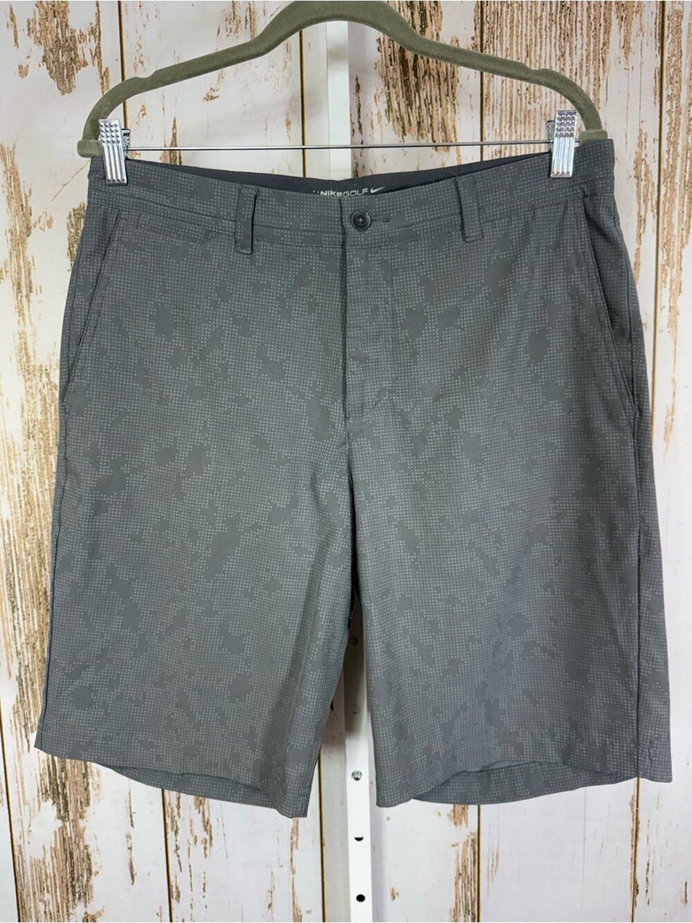 Nike Golf, Modern Fit Golf Shorts. Size 32. Grey Print. Dri Fit. Excellent cond